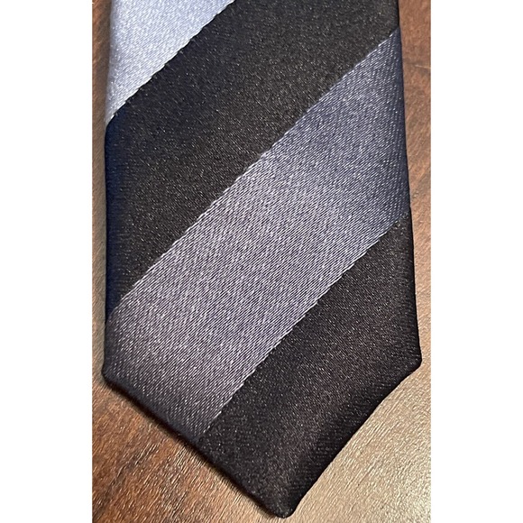 BCBG Attitude Black Gray Hand Made 100% Silk Men’s Neck Tie Made In China - Picture 6 of 9